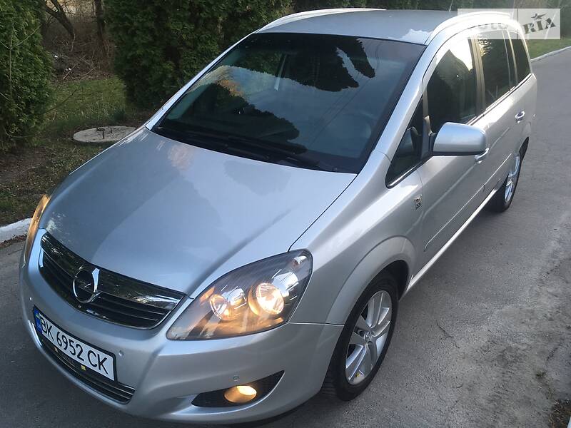Минивэн Opel Zafira 2009 в Ровно