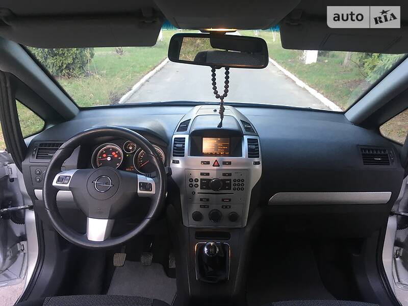 Минивэн Opel Zafira 2009 в Ровно