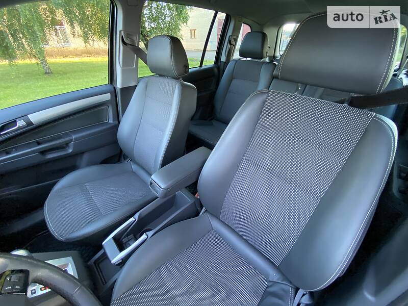Мінівен Opel Zafira 2010 в Луцьку