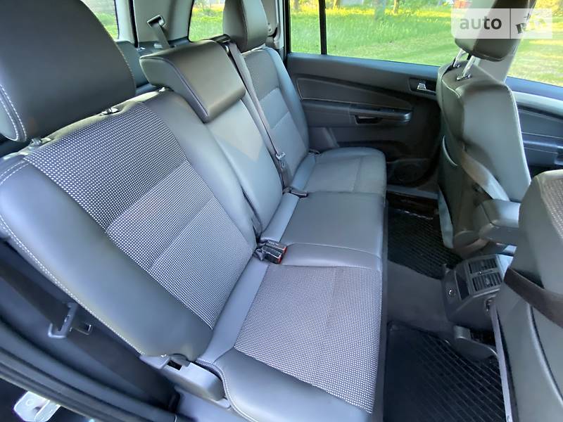 Мінівен Opel Zafira 2010 в Луцьку