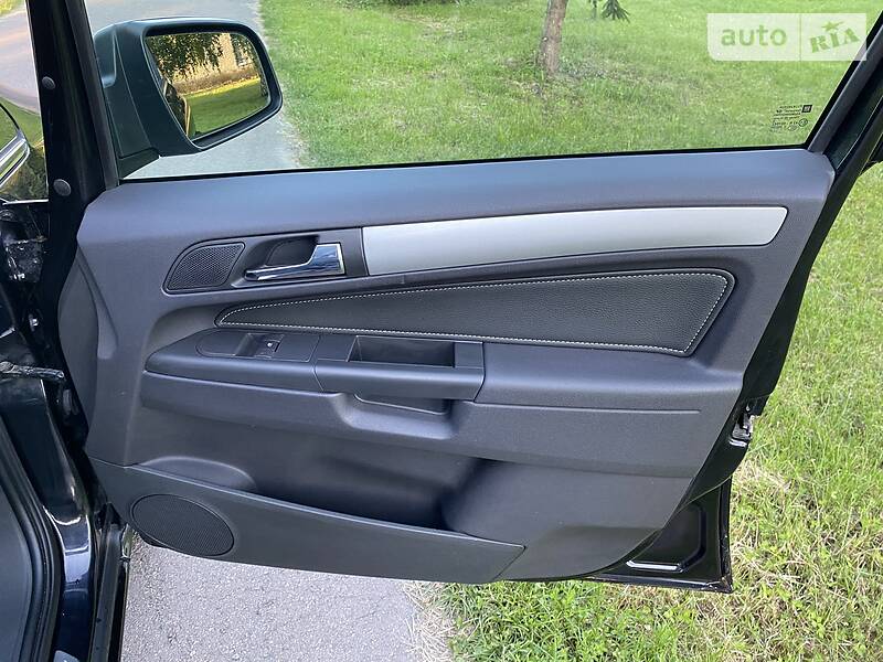 Мінівен Opel Zafira 2010 в Луцьку