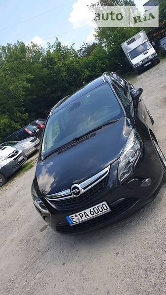 Універсал Opel Zafira 2014 в Івано-Франківську