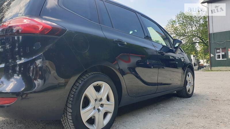 Універсал Opel Zafira 2014 в Івано-Франківську
