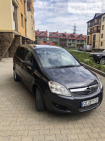 Мінівен Opel Zafira 2011 в Чернівцях