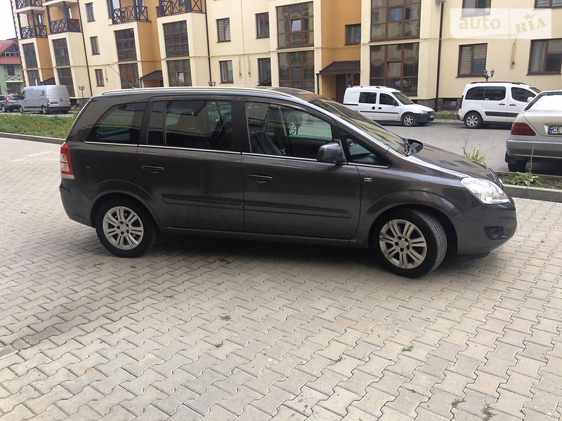 Мінівен Opel Zafira 2011 в Чернівцях
