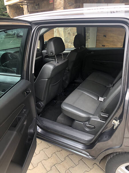 Мінівен Opel Zafira 2011 в Чернівцях