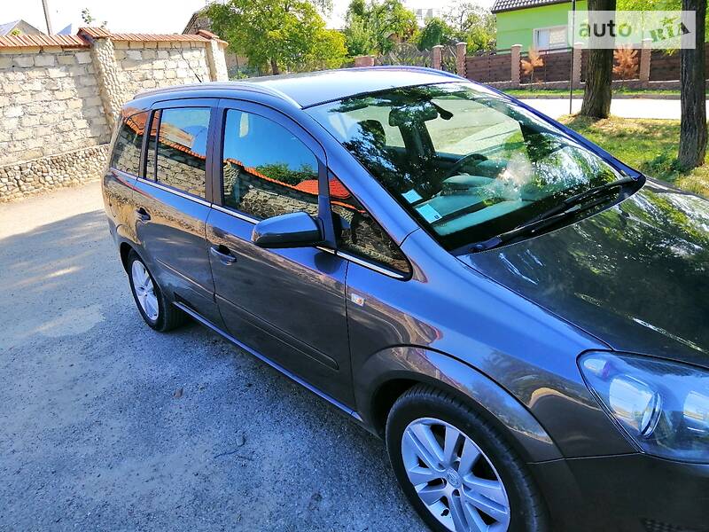 Минивэн Opel Zafira 2009 в Золочеве