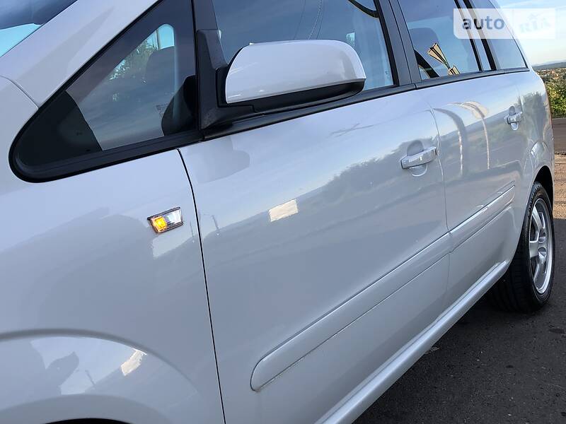 Мінівен Opel Zafira 2009 в Дрогобичі