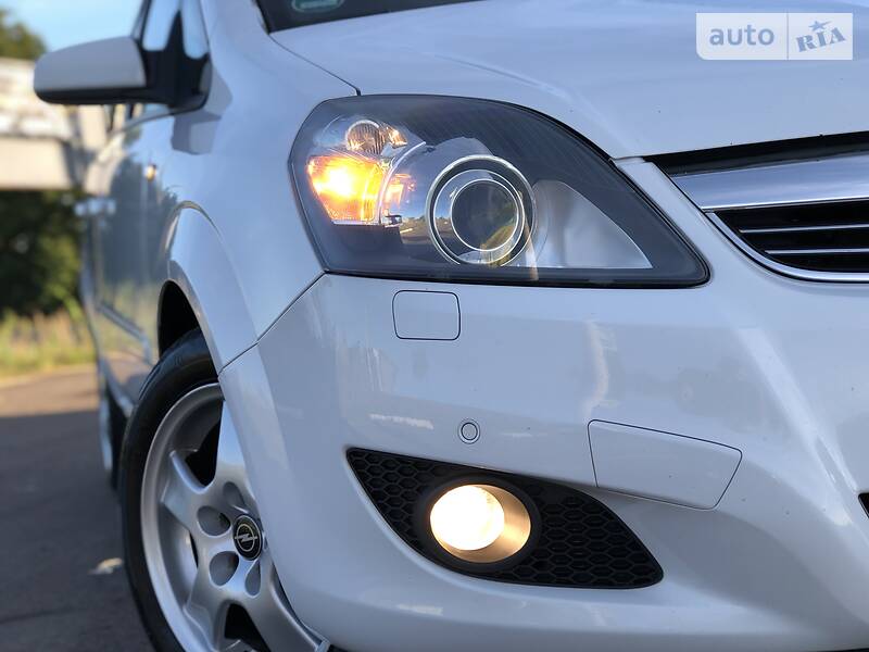 Мінівен Opel Zafira 2009 в Дрогобичі