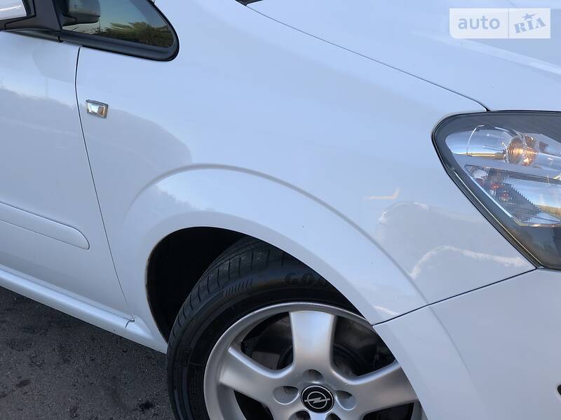Мінівен Opel Zafira 2009 в Дрогобичі