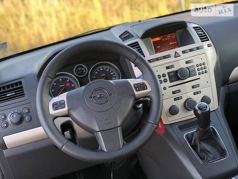 Мінівен Opel Zafira 2009 в Дрогобичі