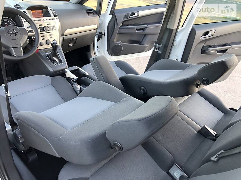 Мінівен Opel Zafira 2009 в Дрогобичі