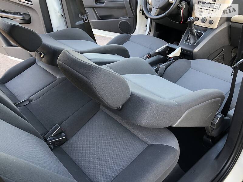 Мінівен Opel Zafira 2009 в Дрогобичі