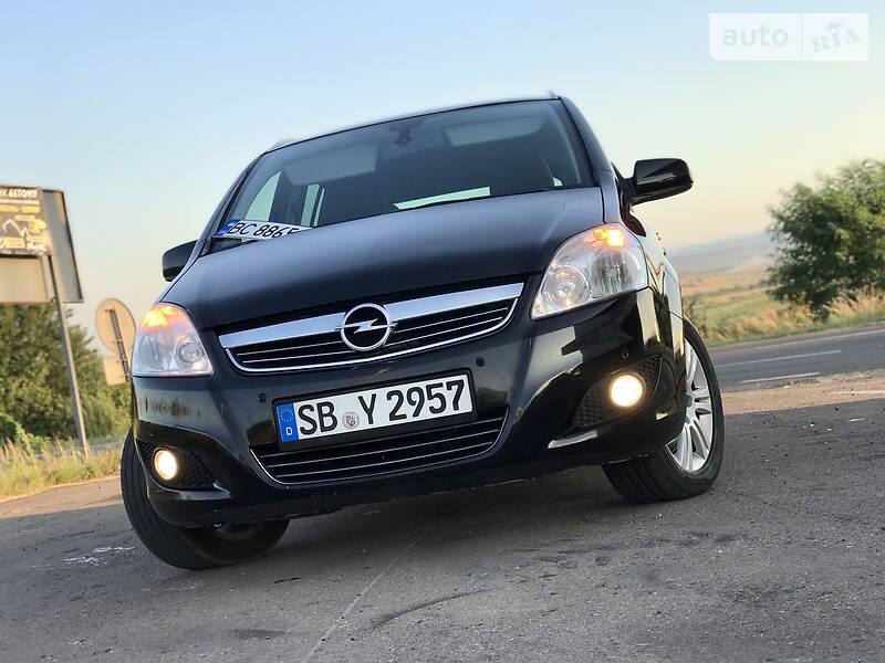 Мінівен Opel Zafira 2010 в Дрогобичі