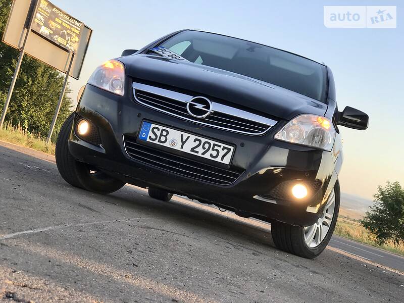 Мінівен Opel Zafira 2010 в Дрогобичі