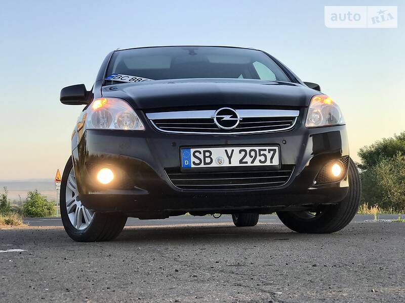 Мінівен Opel Zafira 2010 в Дрогобичі
