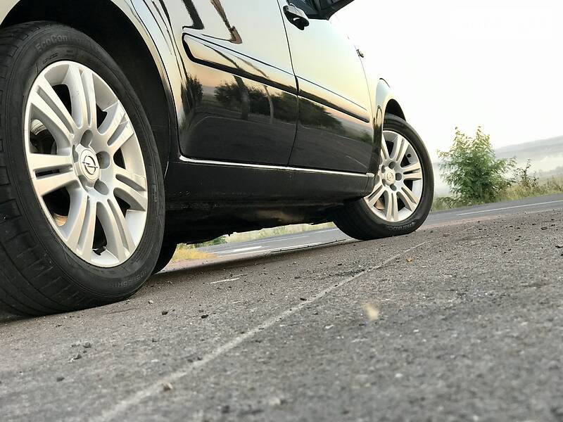 Мінівен Opel Zafira 2010 в Дрогобичі