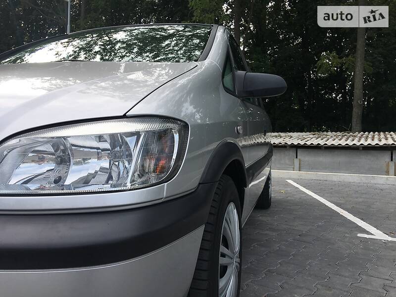 Універсал Opel Zafira 2003 в Вінниці