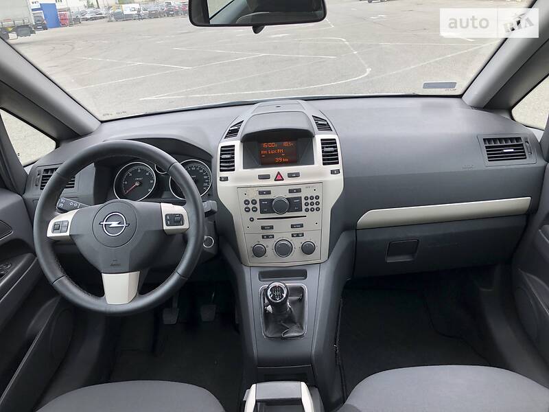 Универсал Opel Zafira 2008 в Киеве