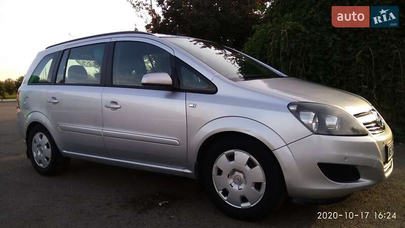 Минивэн Opel Zafira 2008 в Павлограде