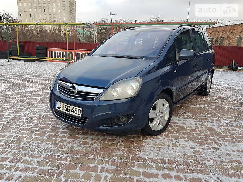 Минивэн Opel Zafira 2011 в Коростене