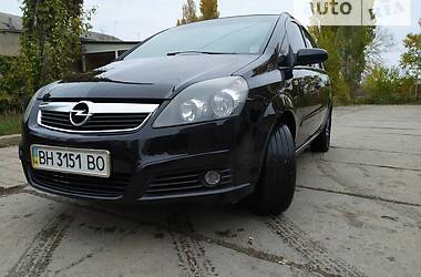 Минивэн Opel Zafira 2008 в Рени