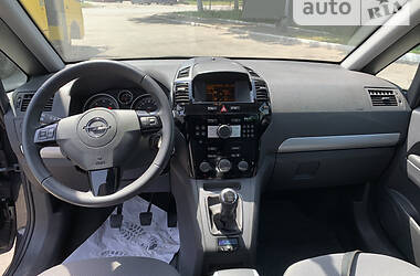 Минивэн Opel Zafira 2010 в Ровно