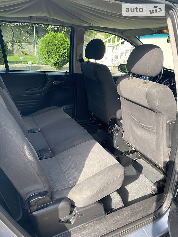 Минивэн Opel Zafira 2003 в Черновцах