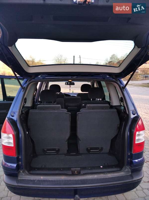 Минивэн Opel Zafira 2004 в Надворной