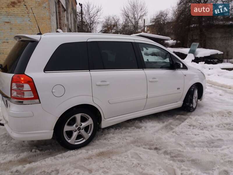 Універсал Opel Zafira 2009 в Калуші