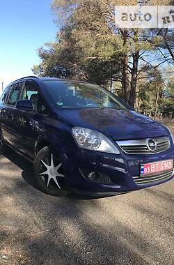 Минивэн Opel Zafira 2010 в Верховине