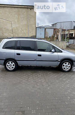 Минивэн Opel Zafira 2002 в Черновцах