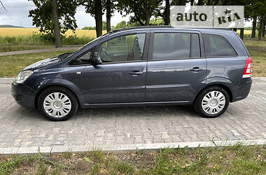 Универсал Opel Zafira 2010 в Полтаве