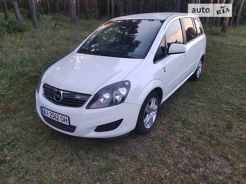 Минивэн Opel Zafira 2010 в Житомире