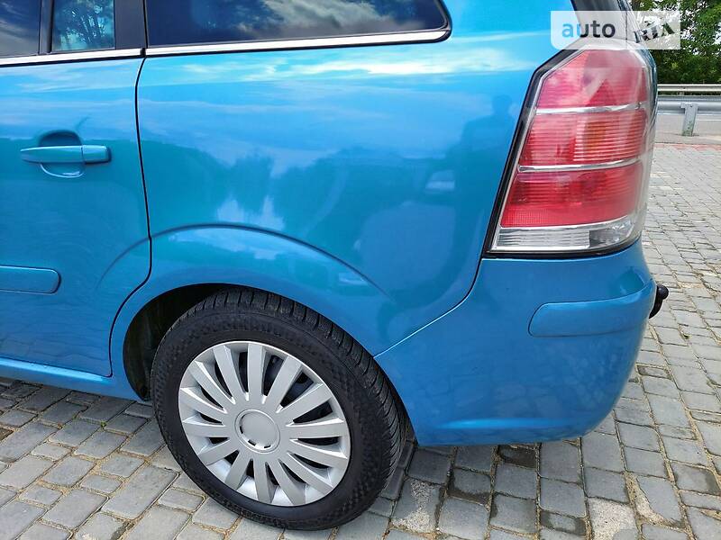 Минивэн Opel Zafira 2005 в Могилев-Подольске
