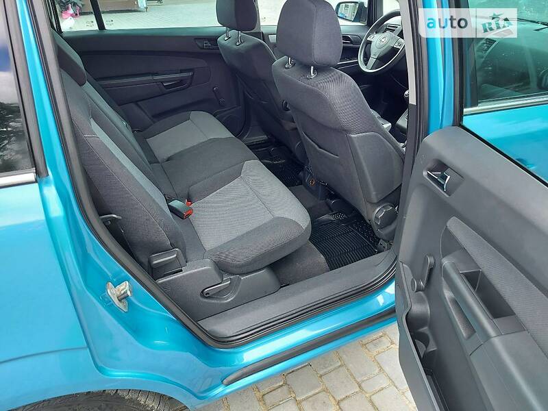 Минивэн Opel Zafira 2005 в Могилев-Подольске
