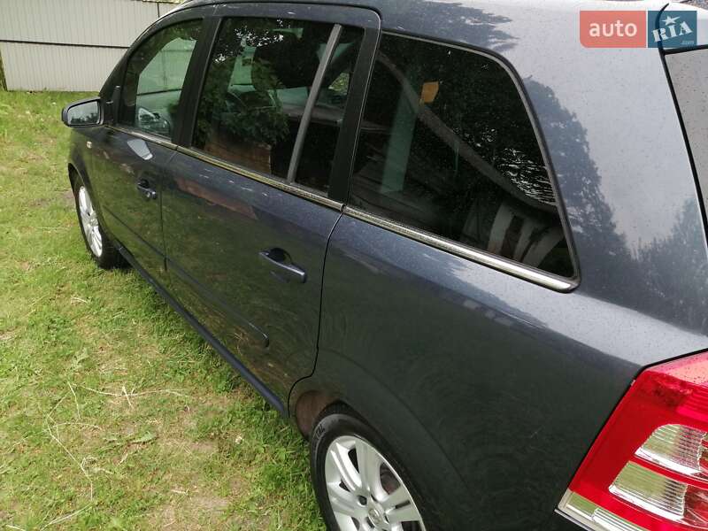 Минивэн Opel Zafira 2009 в Ивано-Франковске