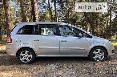 Минивэн Opel Zafira 2008 в Ахтырке