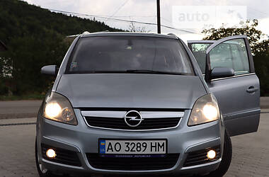 Минивэн Opel Zafira 2007 в Воловце