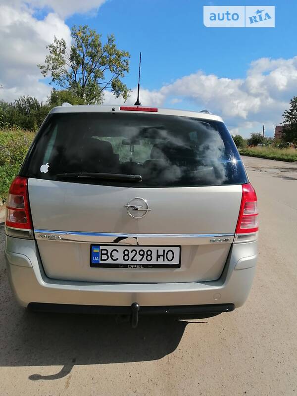 Минивэн Opel Zafira 2011 в Дрогобыче