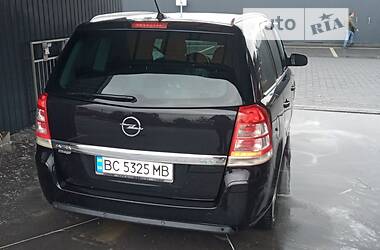 Минивэн Opel Zafira 2010 в 