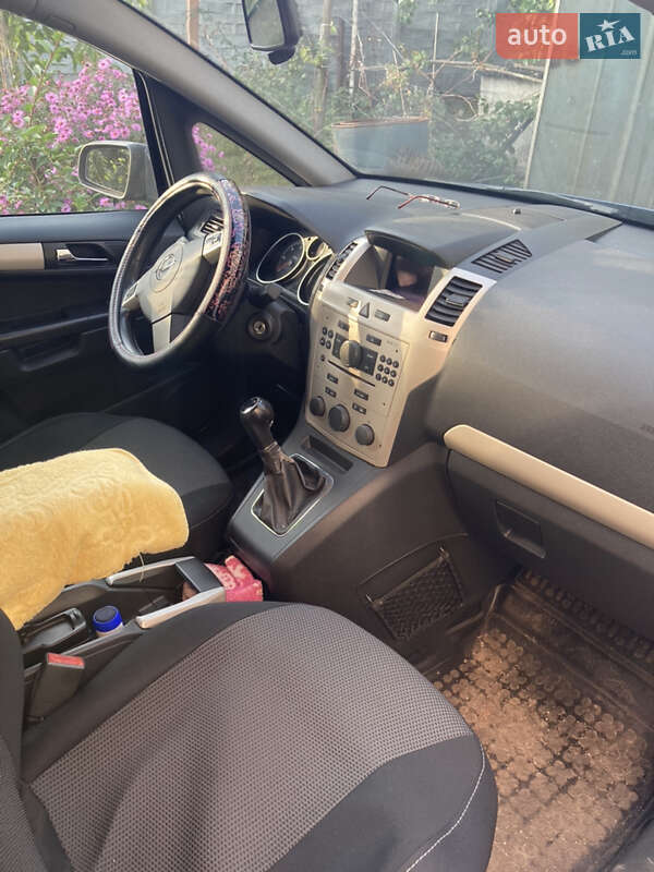 Минивэн Opel Zafira 2008 в Пятихатках