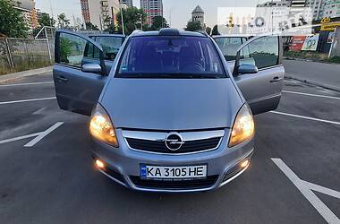 Минивэн Opel Zafira 2005 в Киеве