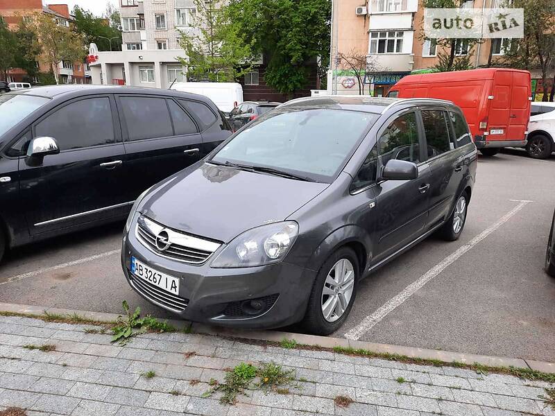 Минивэн Opel Zafira 2010 в Виннице