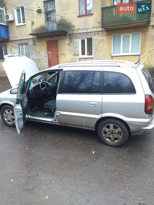 Минивэн Opel Zafira 2002 в Кривом Роге