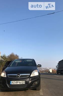 Минивэн Opel Zafira 2010 в Хусте