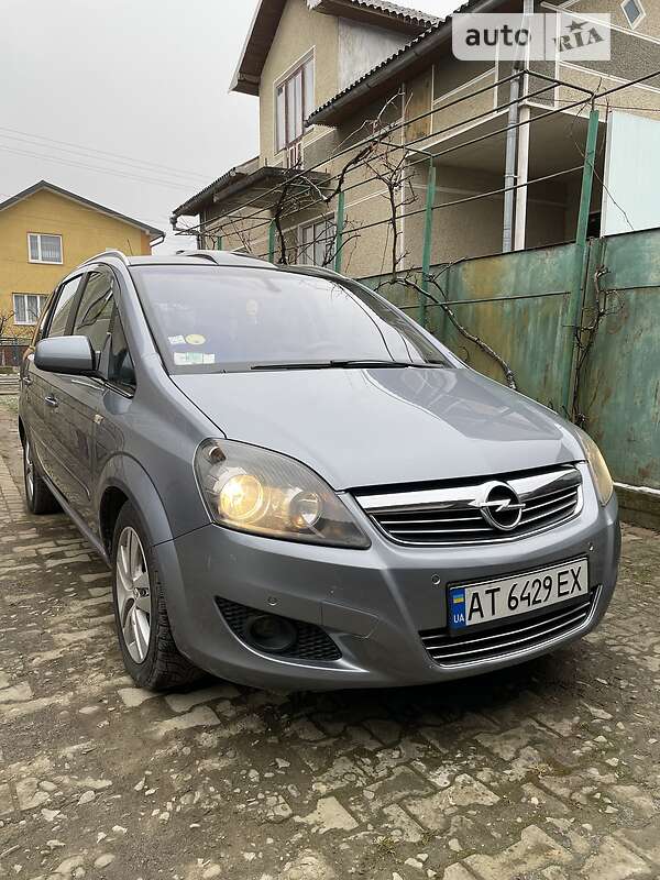 Мінівен Opel Zafira 2011 в Надвірній