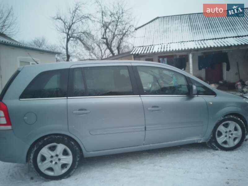 Минивэн Opel Zafira 2011 в Гусятине