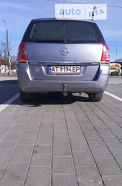 Минивэн Opel Zafira 2008 в 