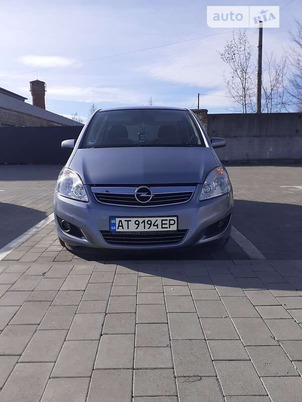 Минивэн Opel Zafira 2008 в 